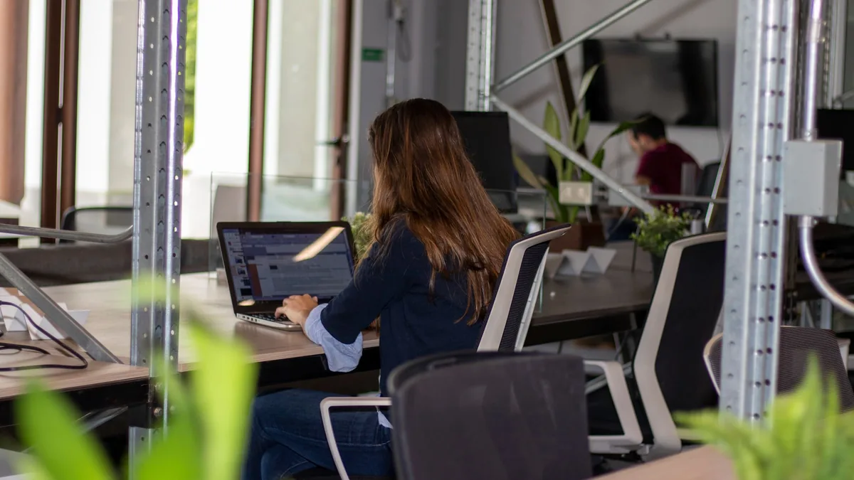 Relación laboral encubierta: el falso autónomo, cómo detectarlo y cómo reclamar